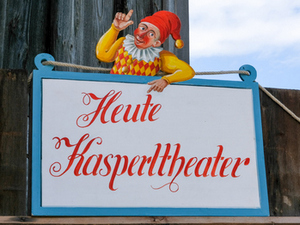 Schild "Heute Kasperltheater"